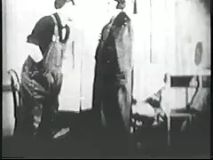 Vintage porno salope aime avoir sa chatte doigter avant elle chevauche la grosse bite