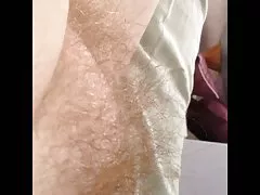 Wifes souples rond monticule chatte poilue, ventre, pieds