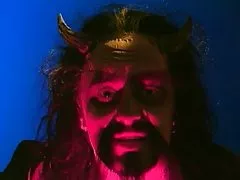 Belle 3some de brune aux cheveux court