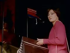 Bonne femme permet à son mari de baiser sa Secrétaire