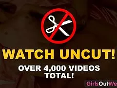 Des filles dans l'Ouest - skinny Aussies lesbiennes jouent en position 69