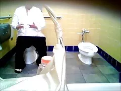 Vielles femmes en blanc avec des lunettes