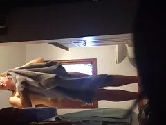 Femme chaude après la douche