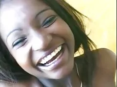 Homme italien coulée une fille poilue ébène