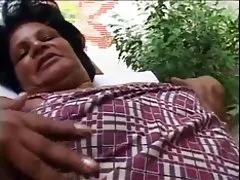 54 a vieille noir grand-mère que Vanessa aime sucer et baiser bbc