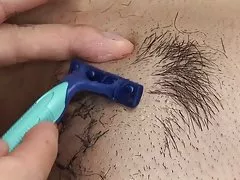 Fille aime le Quatuor forplay avec une raquette de tennis et un gode