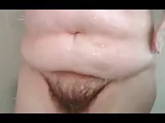 BBW femme sous la douche son gros cul, la chatte poilue