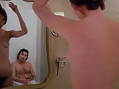 Scène de nu de Camille keaton