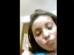 Fille poilue avec grand corps