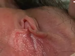 Contractantes asiatique solo poilue et humide