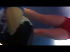 Teen timide avec pleine brousse et gros seins après la baignade