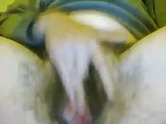 Chatte poilue se masturbent