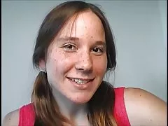 Superbe teen poilue obtient sa chatte crémeuse baisée