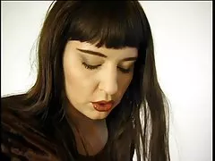 Sale pute prend cul épilation à la cire