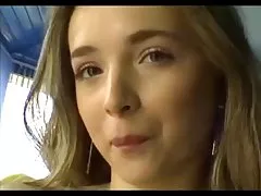 Jeune fille poilue timide baisée