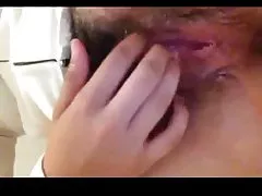 Chatte poilue de mature humide