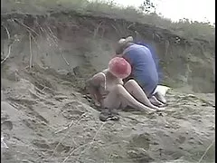 Cul de mamie blonde cogné à l'extérieur