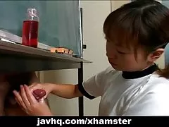 Wakana itsuki cutie japonaise branle une bite dur non censurée