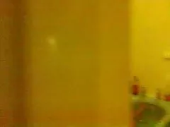 Ignore femme mature dans la baignoire