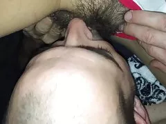 Elle filme que je mange sa chatte poilue